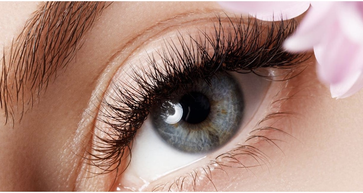 a-comparative-analysis-of-hybrid-vs-classic-eyelash-extensions-9