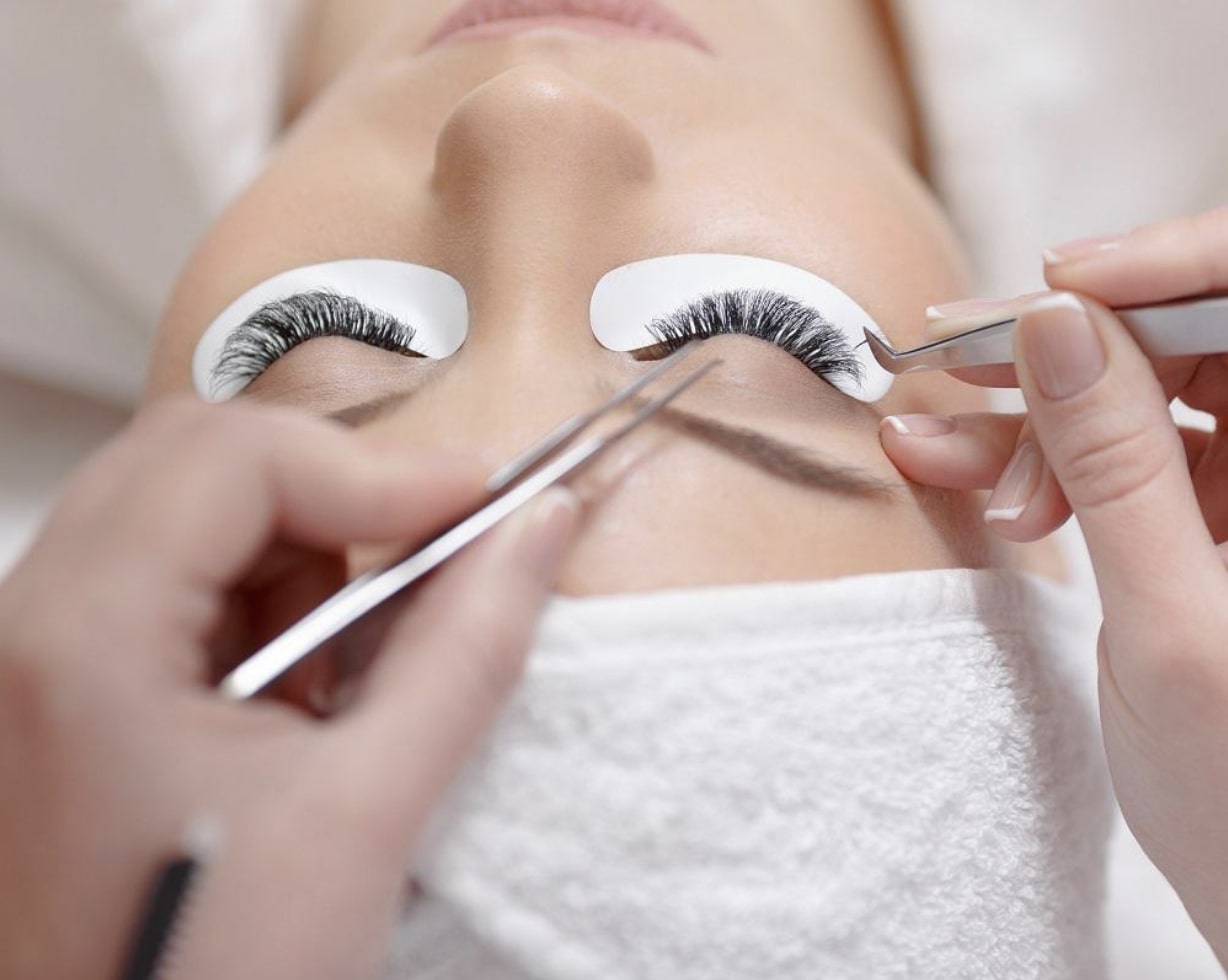 achieving-the-alluring-volume-with-volume-cat-eyelash-extensions-7