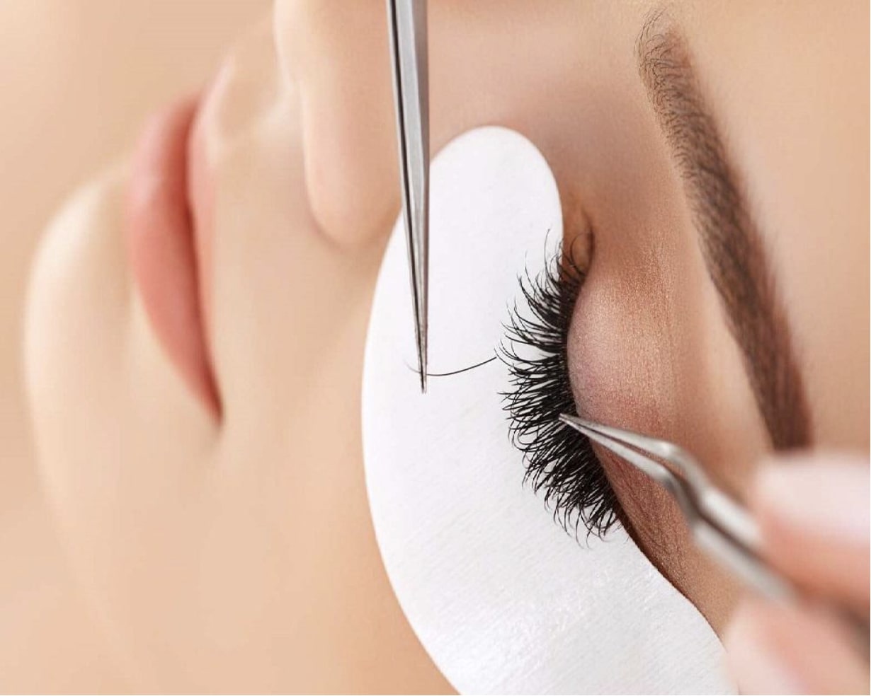 harmonizing-elegance-of-hybrid-eyelash-extensions-need-to-know-3