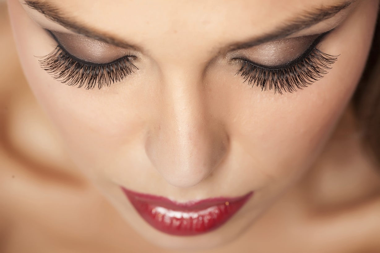 achieving-a-captivating-appearance-with-cat-eye-eyelash-extensions-5