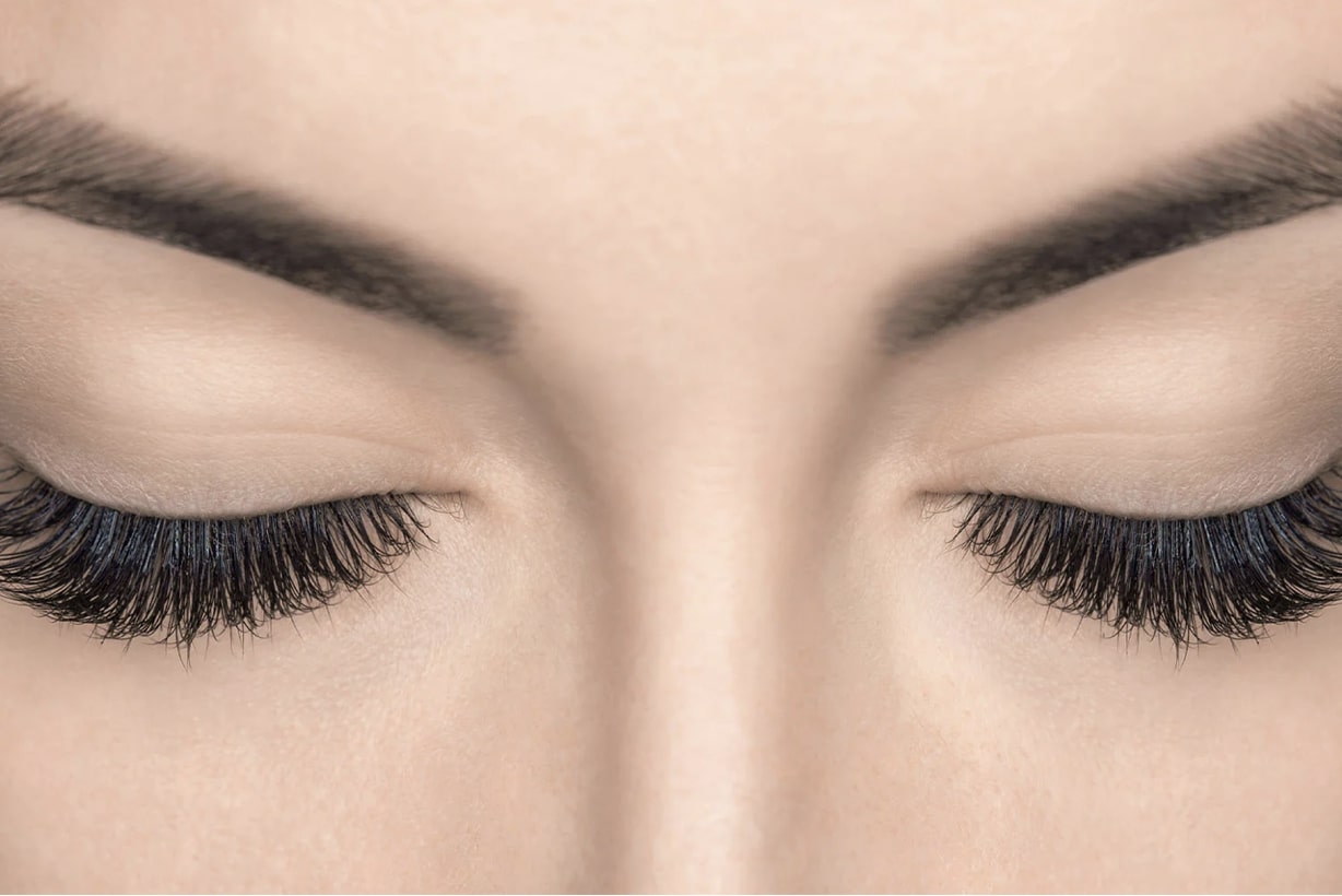 explore-the-art-of-lashes-with-wispy-hybrid-eyelash-extensions-2